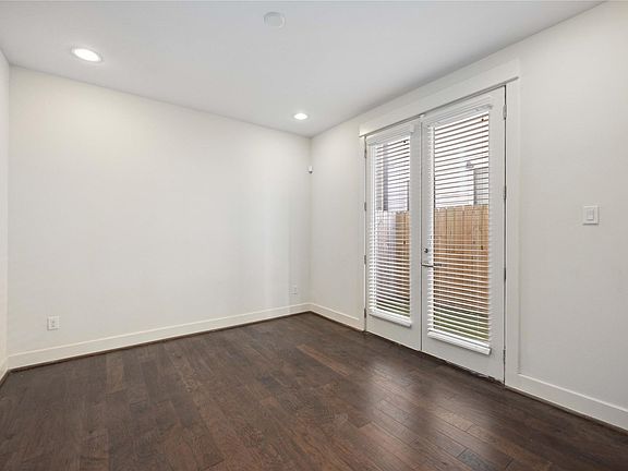 5th image of 1309 Live Oak Street