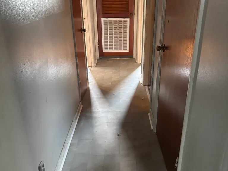 122 Kings Rd — Photo 7