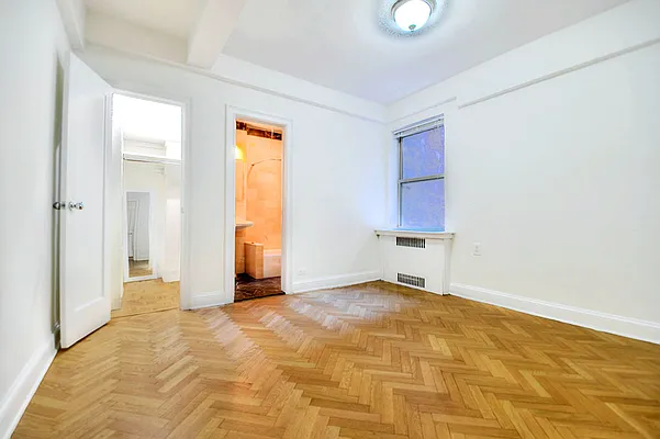 Rented by Urbane Brokerage | media 57