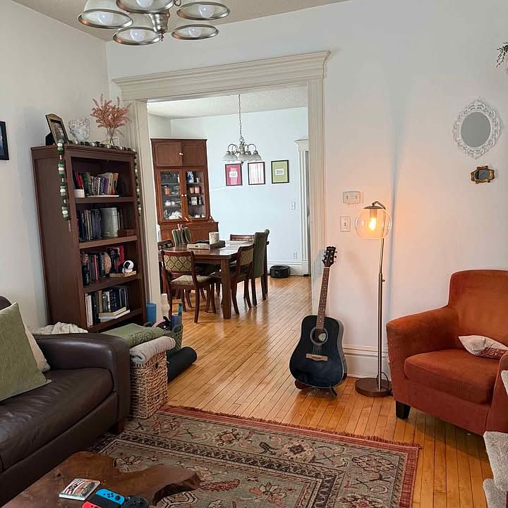 1st image of 1822 3rd St NE APT 1