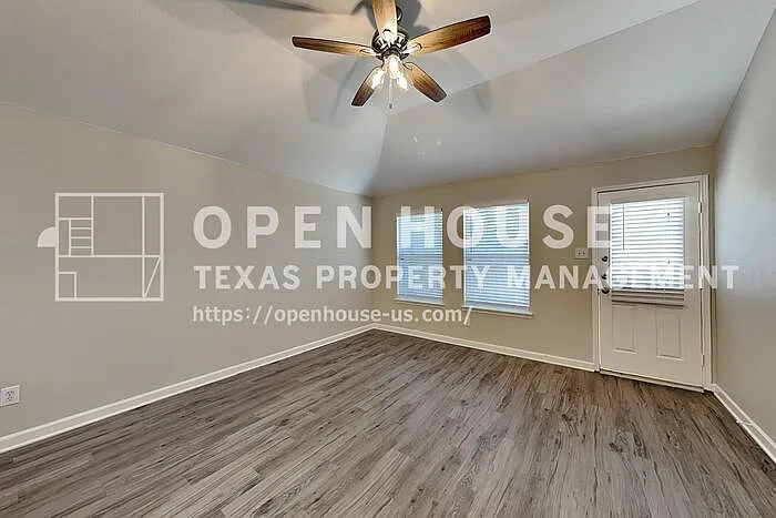 3 bed, 2.0 bath, 1414 sqft, $2,100 — Photo 3