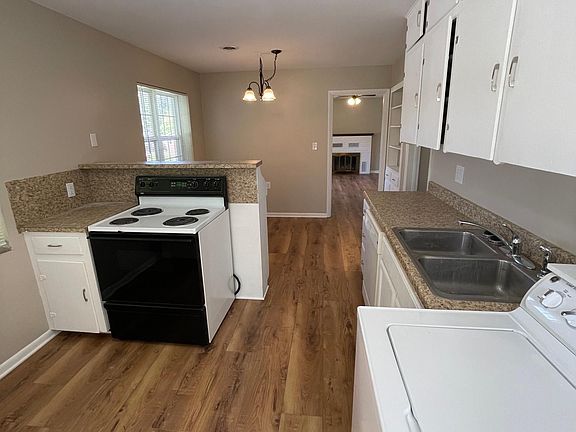 4th image of 447 Bell Dr