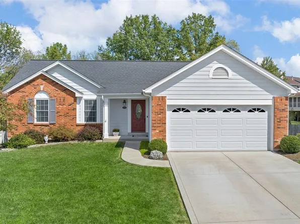 1094 Harness Dr, Saint Charles, MO 63304