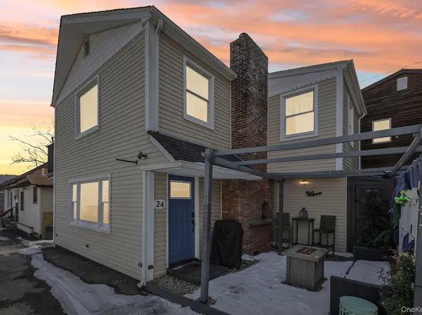 24 Woodlands Terrace, Greenwood Lake, NY 10925