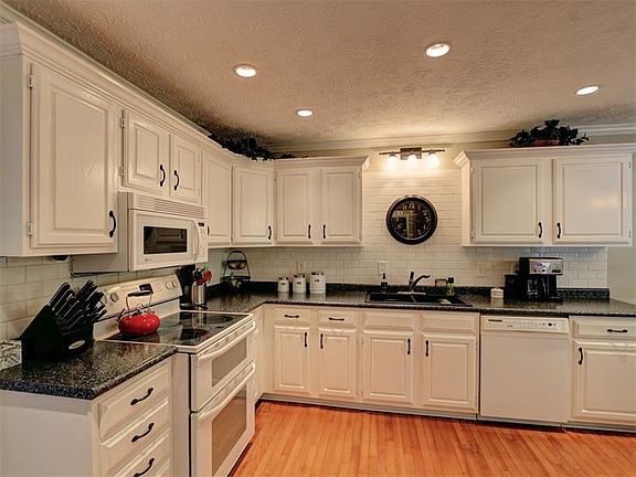 5th image of 4946 Willow Ln