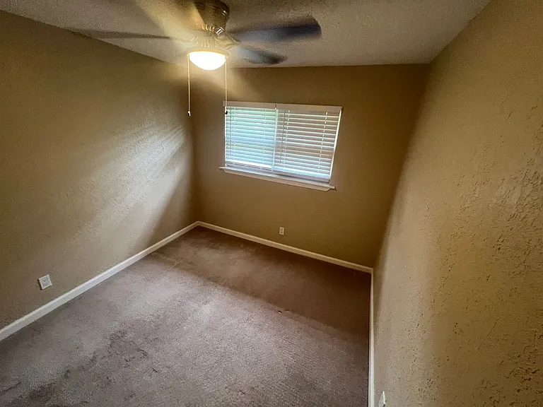 421 Brian Ave — Photo 14