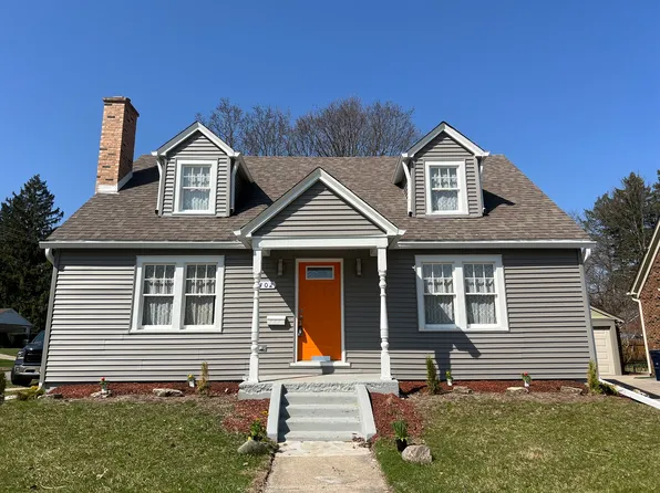 302 Hubbard Ave, Elgin, IL 60123