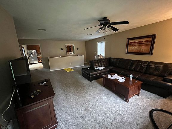 3rd image of 2920 Creekwood Dr