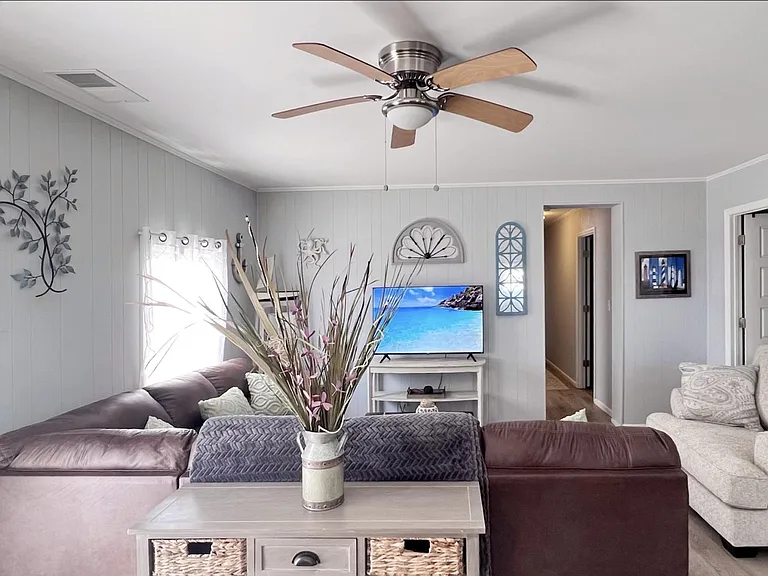 205 Barefoot Ln #B — Photo 13