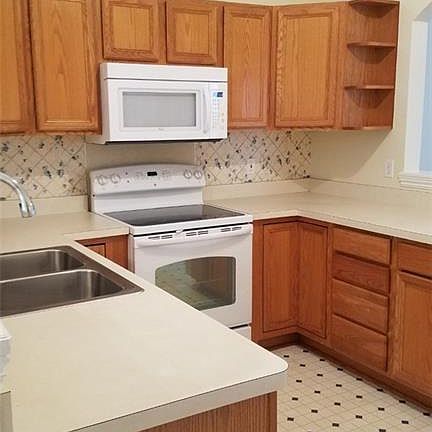 3rd image of 11215 Peppermint Pl