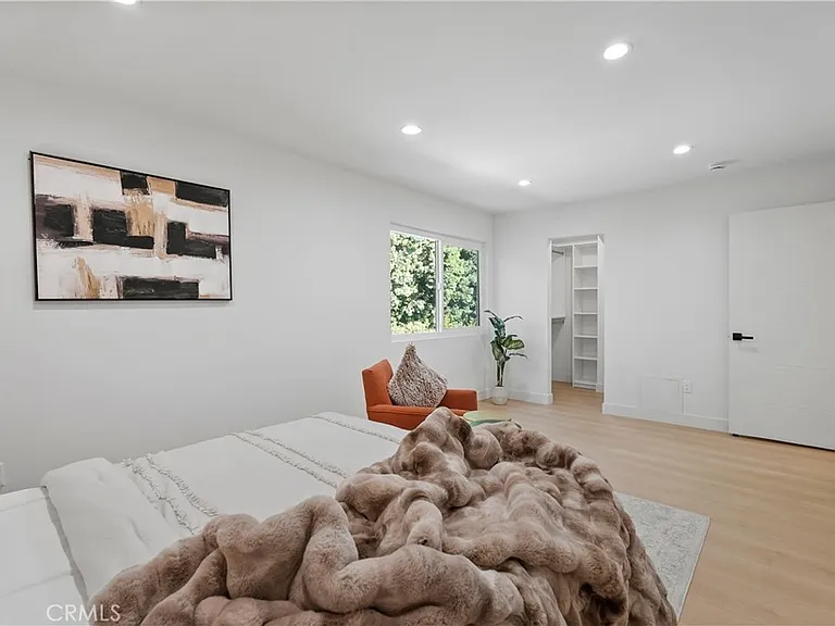 6221 Mammoth Ave — Photo 34