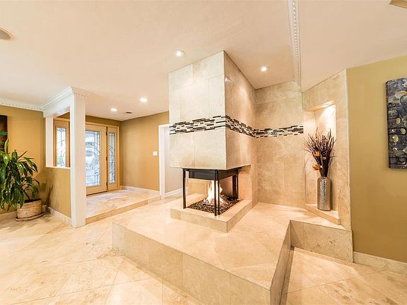 4th image of 1217 Hollins Dr