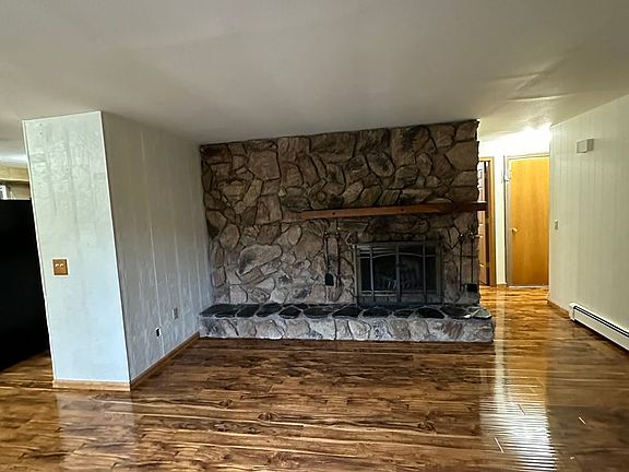 5th image of 2164 Island Cir