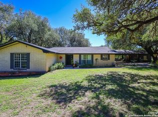 202 Oak Hill Dr, Beeville, TX 78102