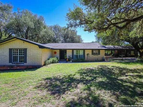 202 Oak Hill, Beeville 78102