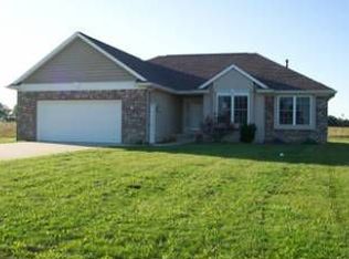 2202 Secretariat Ln, Saint Johns, MI 48879