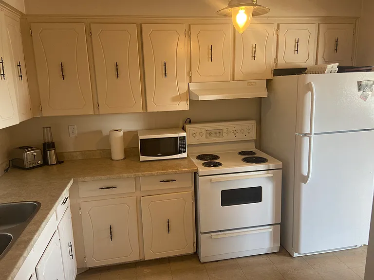 5291 Lakeshore Rd #101 — Photo 8