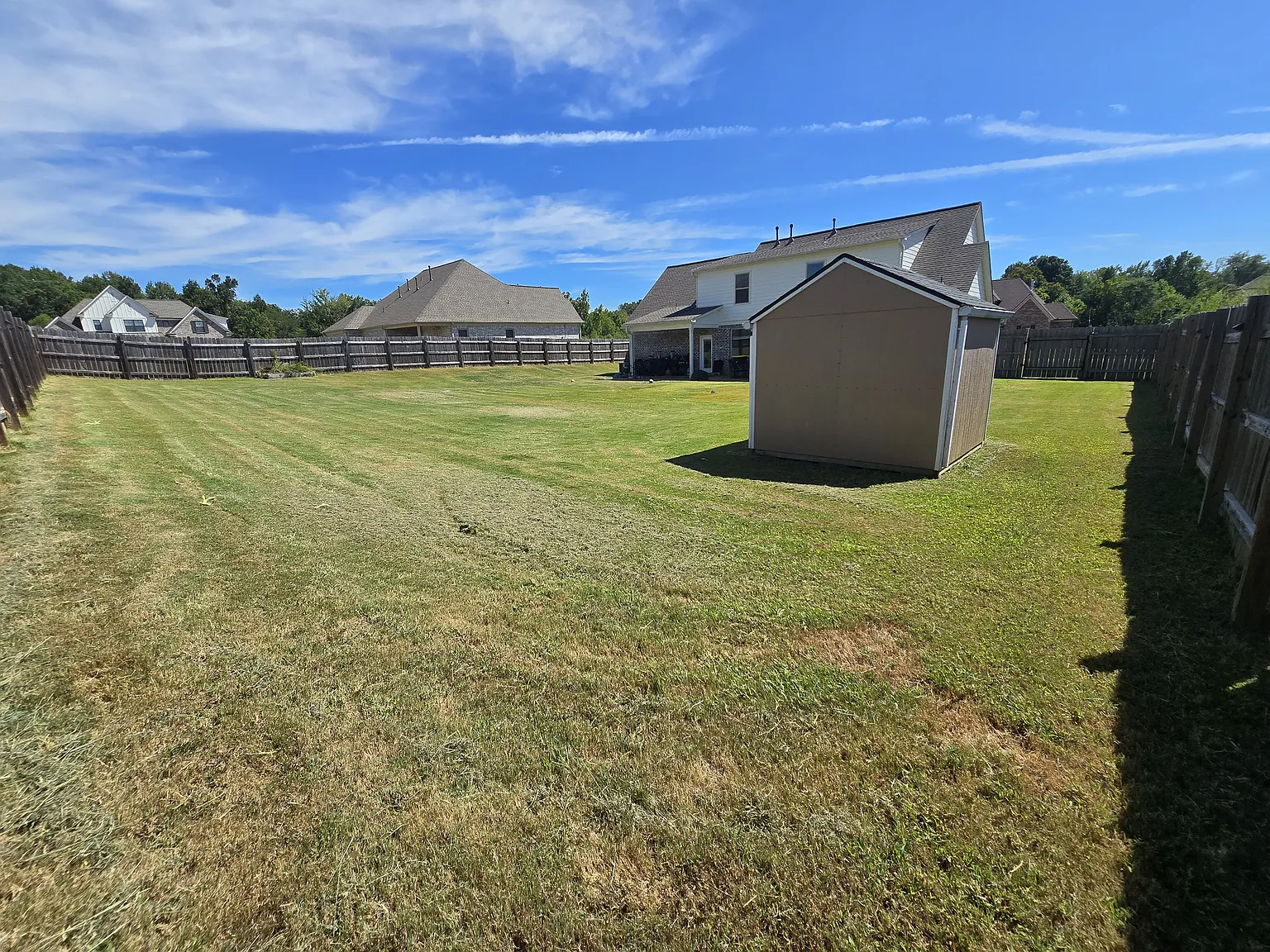 4 bed, 2.5 bath, 2500 sqft, $2,300 — Photo 3