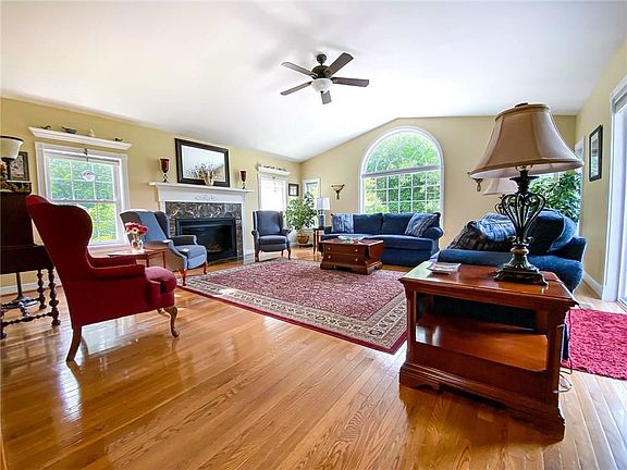 2nd image of 6 Salem Ct