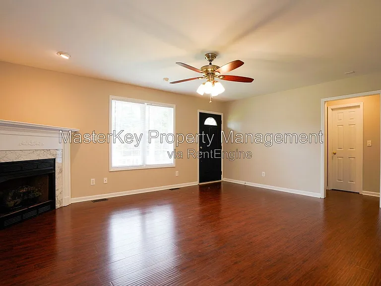 1008 Knighthood Ln — Photo 7