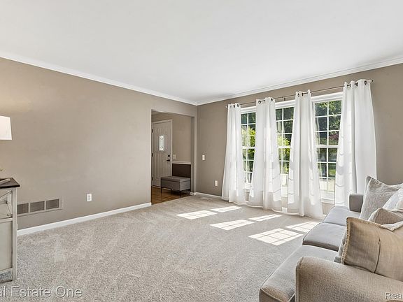 4th image of 763 Whitney Dr