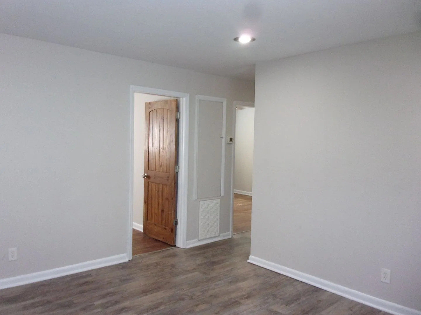 Recently Refreshed 2 Bedroom 1 Bath Home Minutes from Uptown Charlotte — Photo 3