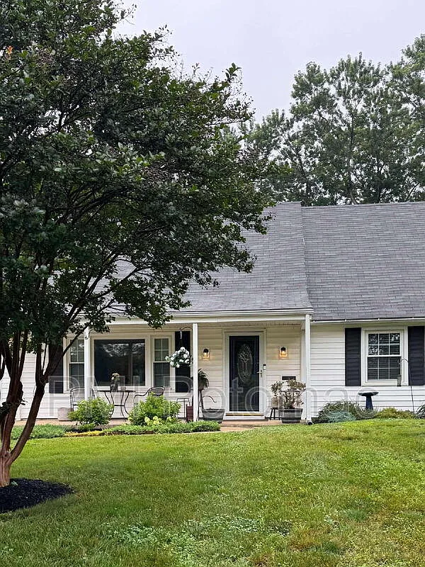 4 bed, 2.0 bath, 1980 sqft, $3,300 — Photo 3