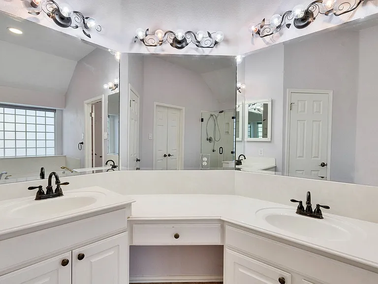 2901 Warwick Way — Photo 19