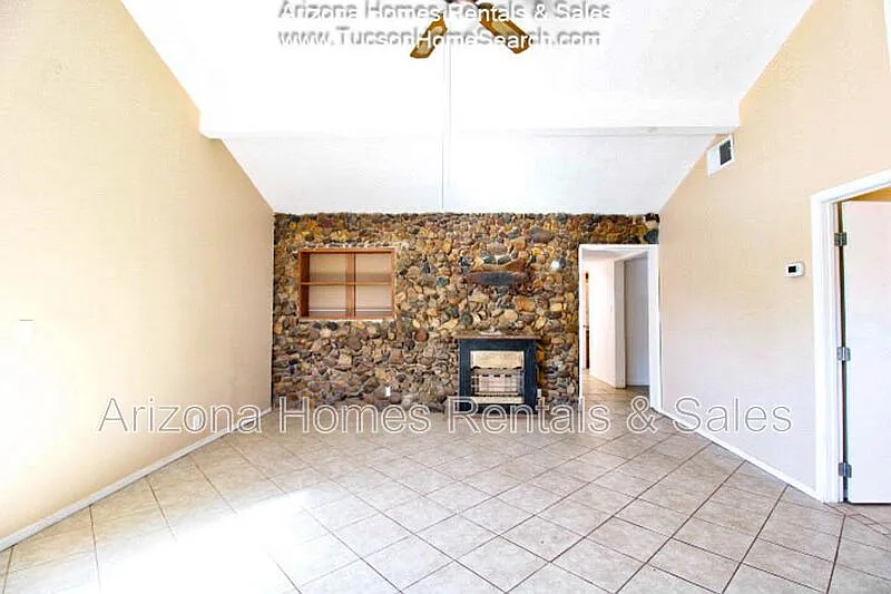 3 bed, 2.0 bath, 1515 sqft, $1,495 — Photo 4