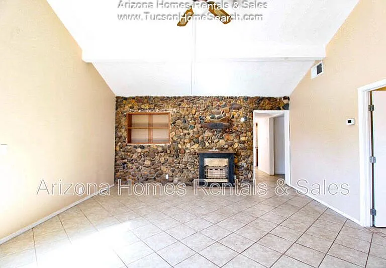 801 E Halcyon Rd — Photo 4