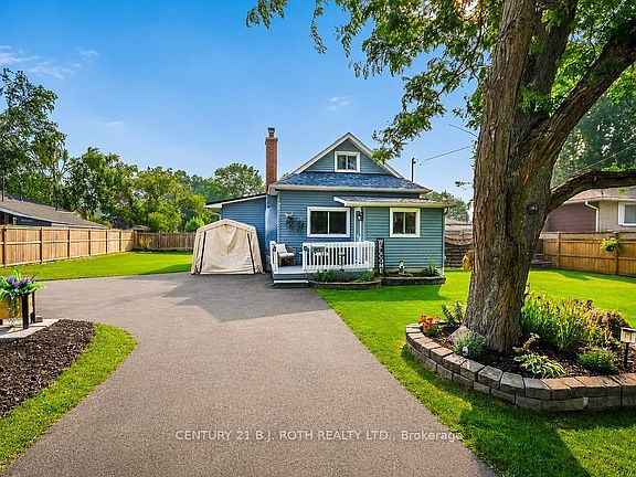 3rd image of 412 Couchiching Point Rd