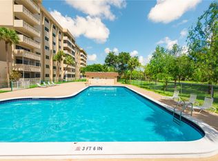800 NE 195th St APT 206, Miami, FL 33179