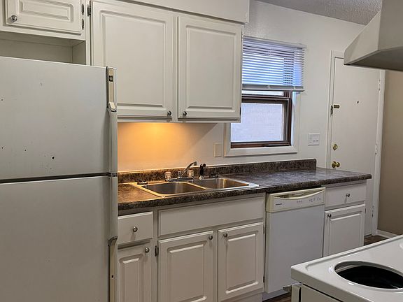3rd image of 39 Sutton Ct #39