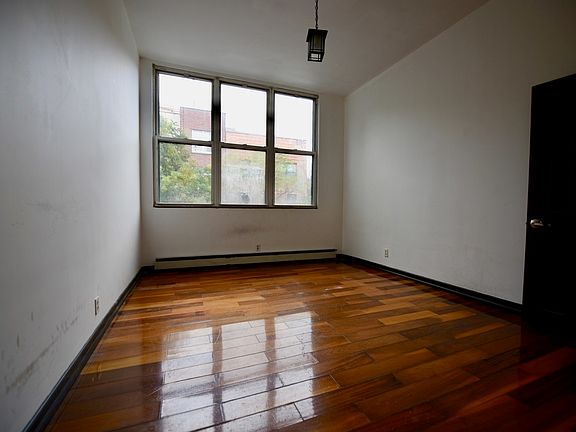 3rd image of 164 Manhattan Ave #5A