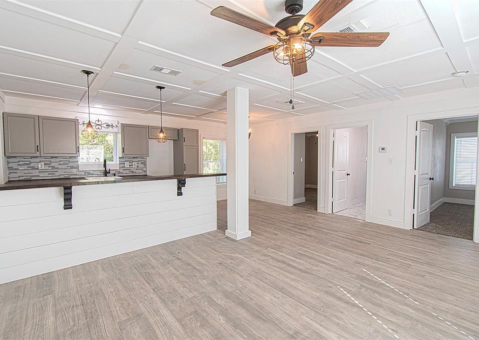 1st image of 618 Crescent St