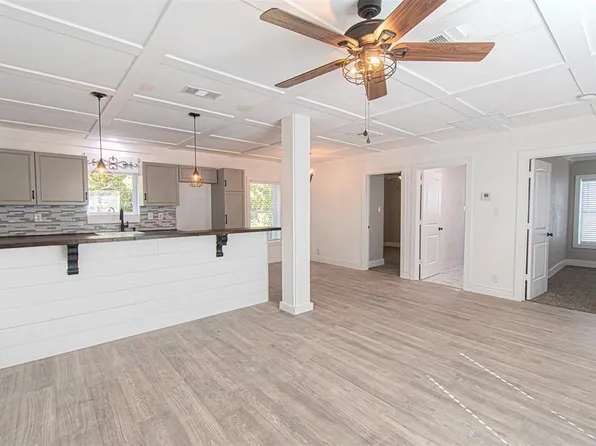 618 Crescent St, Denton, TX 76201