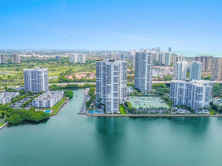 3600 Mystic Pointe Dr #511 — Photo 29