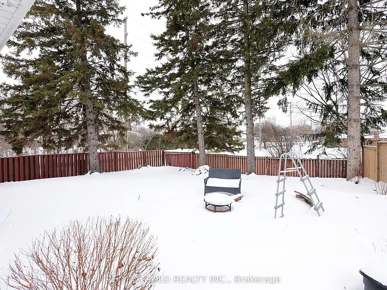 70 Greystone Cres — Photo 26