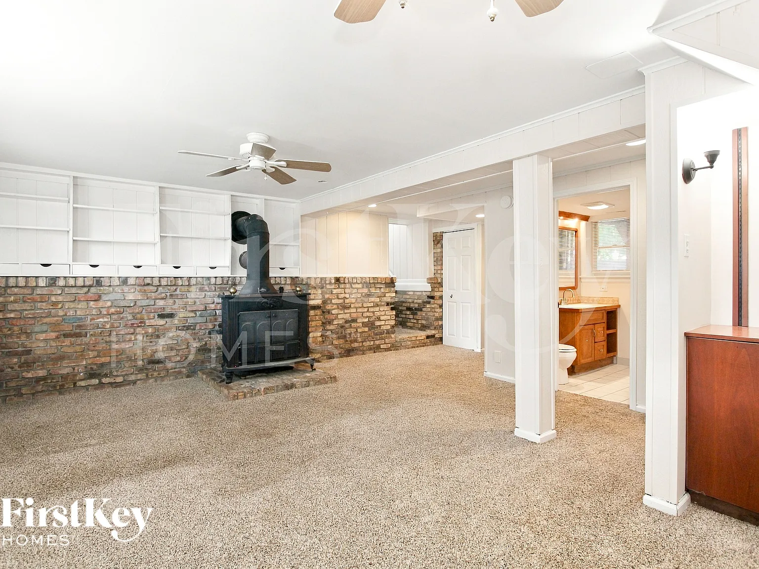 4 bed, 2.0 bath, 1048 sqft, $2,855 — Photo 2