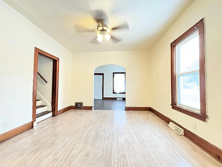 452 E Park St — Photo 2