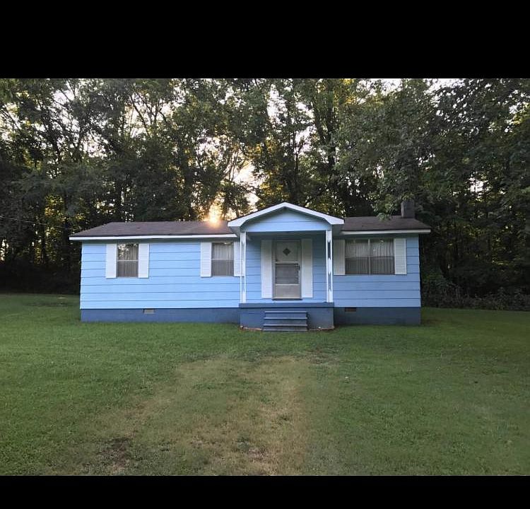 Front of home. (Gravel has been added for driveway)