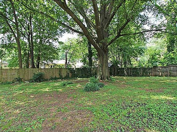 5th image of 994 Valley Dr SE