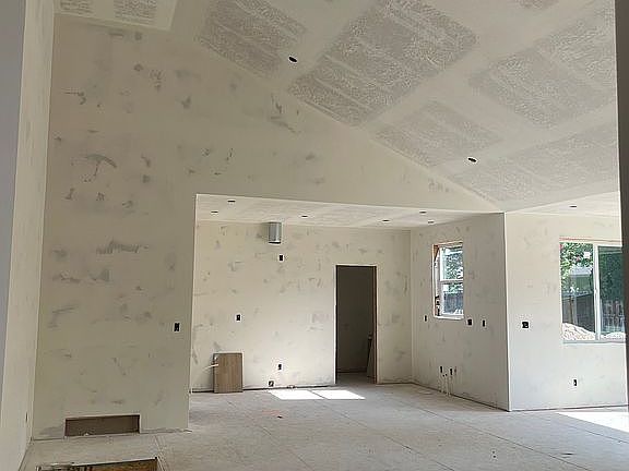 5th image of 1260 Goldfinch Ln