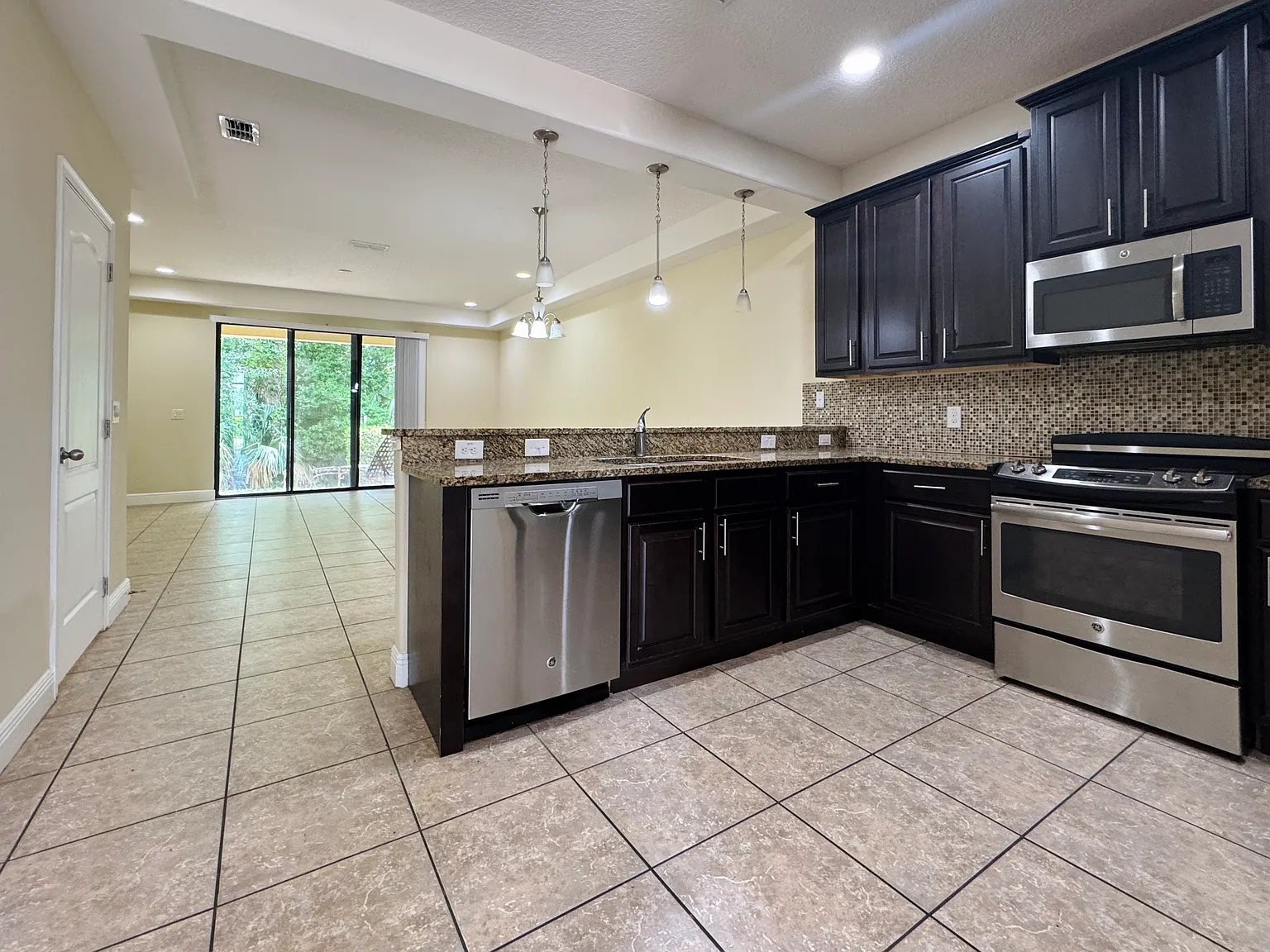 3 bed, 1535 sqft, $1,900 — Photo 3