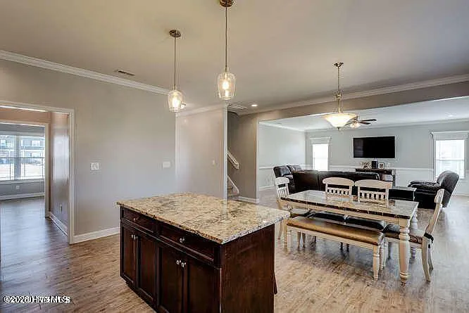 120 Camelot Dr — Photo 7
