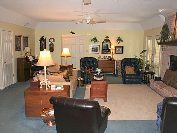 2nd image of 182 Laurelwood Dr