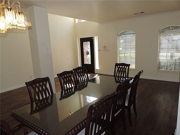 5th image of 560 Salisbury Dr