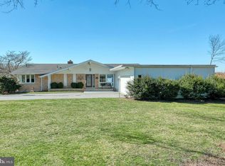 5482 Lake Dr, Spring Grove, PA 17362