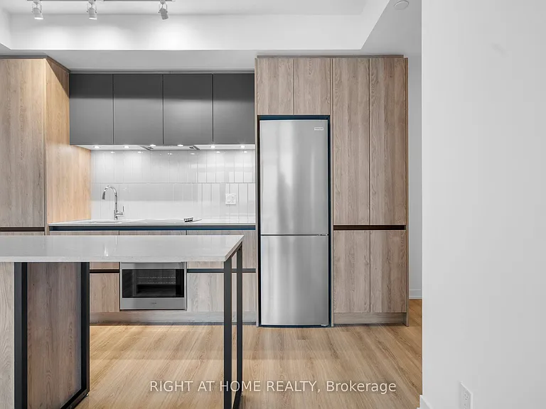 7950 Bathurst St #1424 — Photo 8