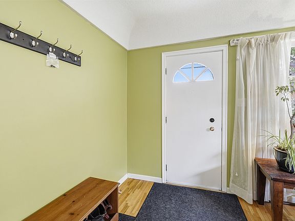 5th image of 952 Nicola St